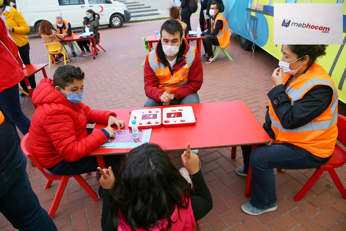 Deprem Bölgesinde Gönüllü Öğretmenler Çalışmalara Devam Ediyor