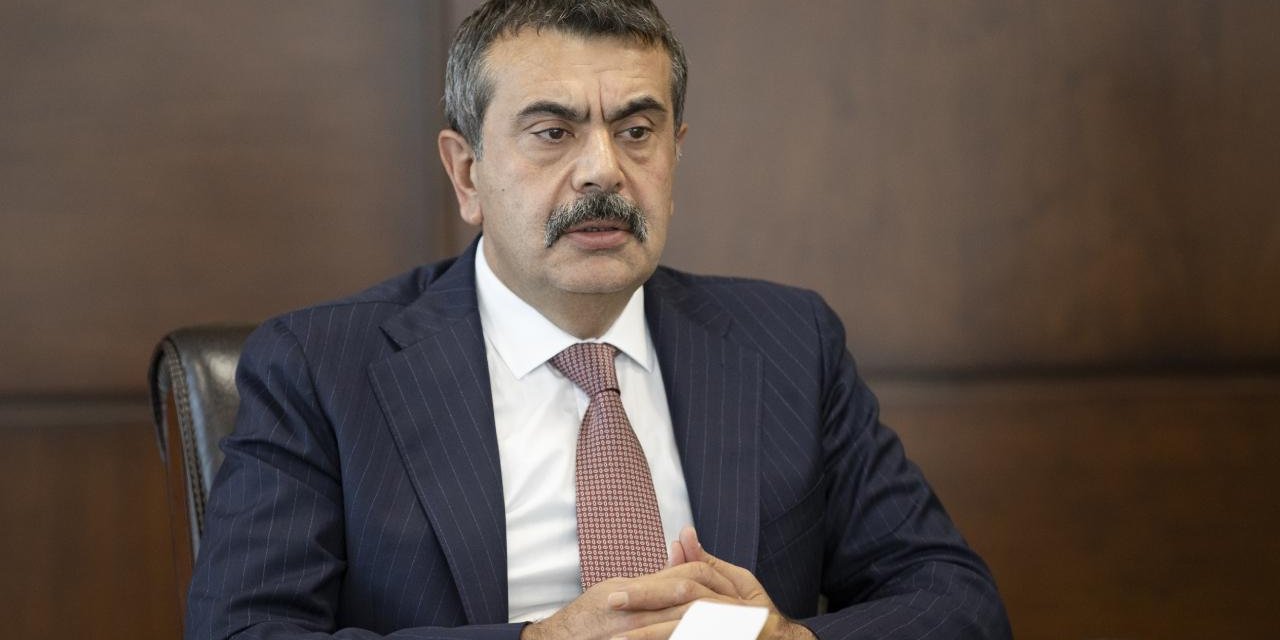 Bakan Tekin'den Açıklama Geldi! Öğretmenlerin Önlük Giymesi Zorunlu Mu Olacak?