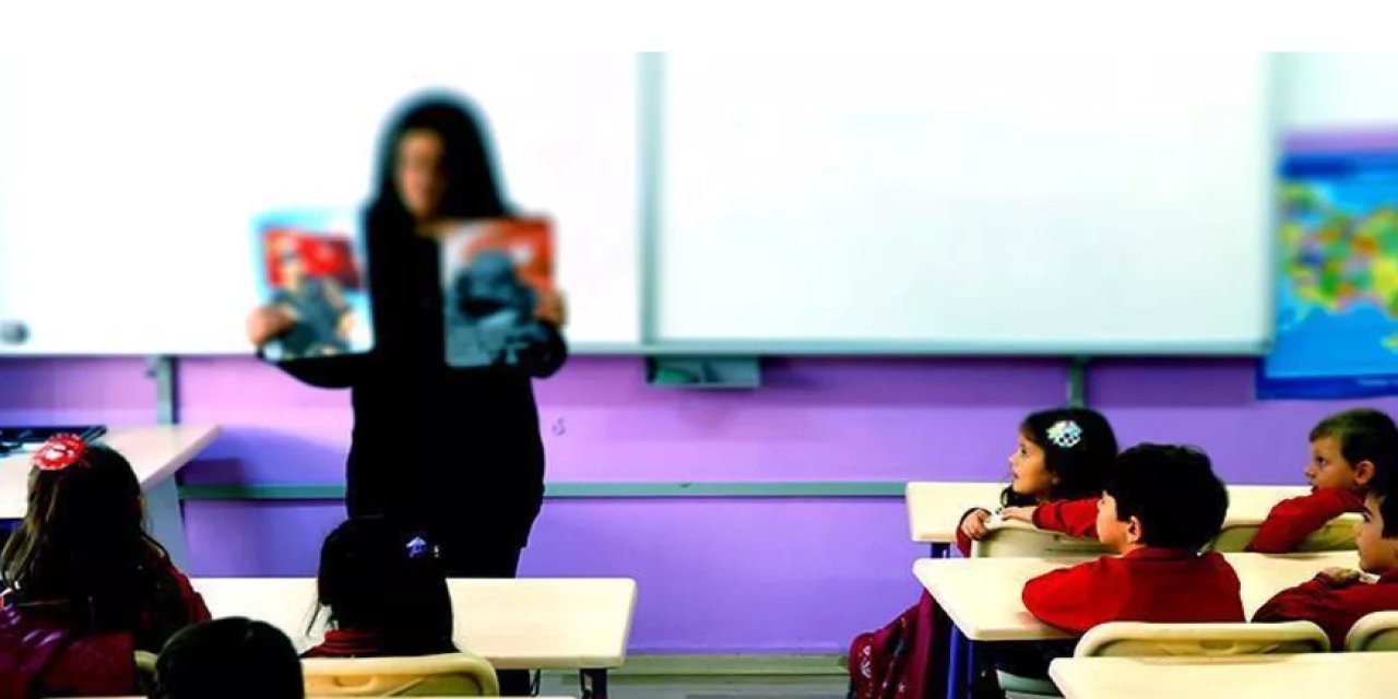 Bazı ilkokul müdürleri Bakan Tekin'in yanlış anlamış! Veliler 1. sınıf çocuklarını bırakmak için bile okul bahçesine alınmıyor!