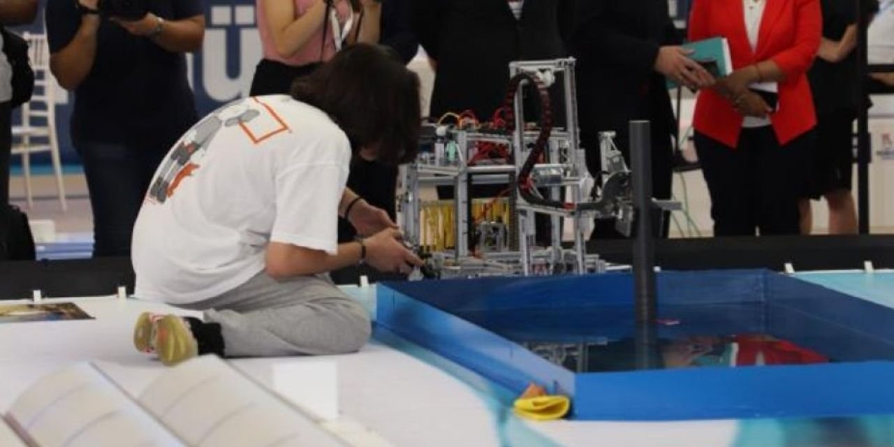 15. Uluslararası MEB Robot Yarışması Mini Sumo  Robotları TEKNOFEST'te