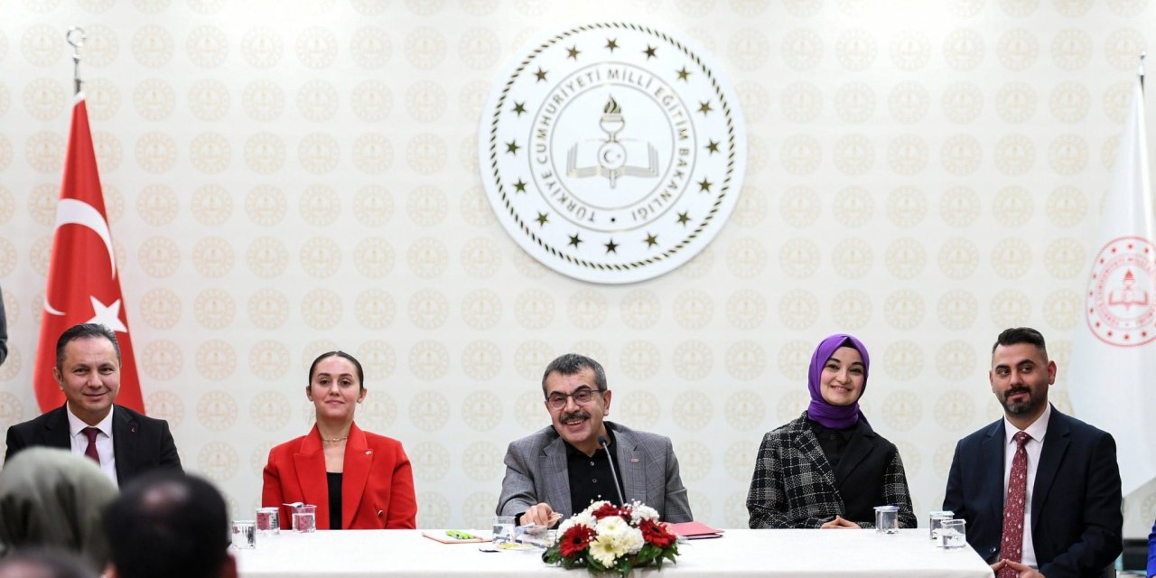 Bakan Tekin'den öğretmenlere mesaj