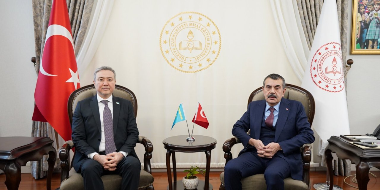 Bakan Büyükelçileri Makamından Kabul Etti