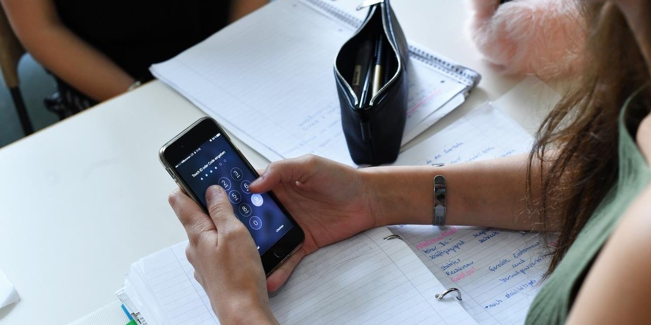 Okulda telefon kullanımı yasaklanıyor!