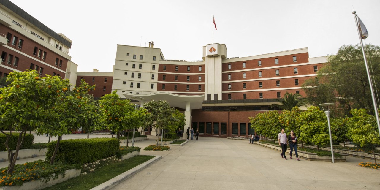 İzmir Ekonomi Üniversitesi 104 Akademisyen İçin Akademik Atama Töreni Düzenledi