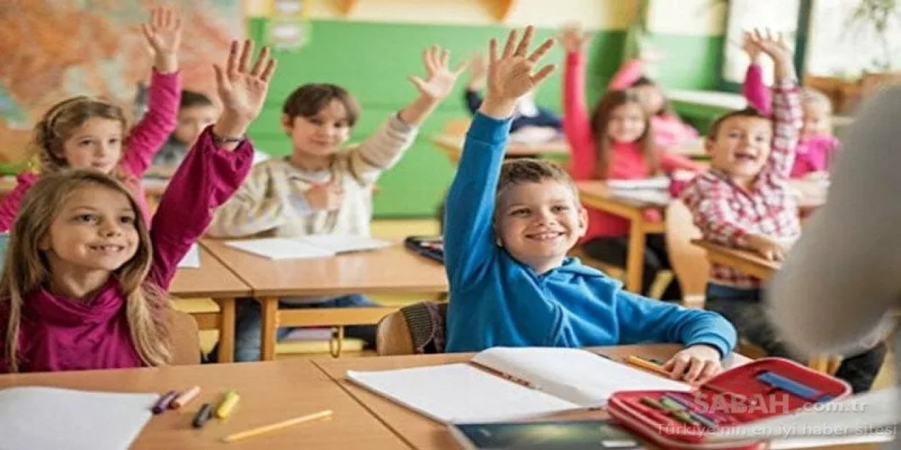 Yeni Müfredat Hakkında Bilgi Ders Saatleri Değişti Mi? Öğretmenler Nasıl Eğitilecek? Yeni Müfredatta Yeni Dersler Var Mı?