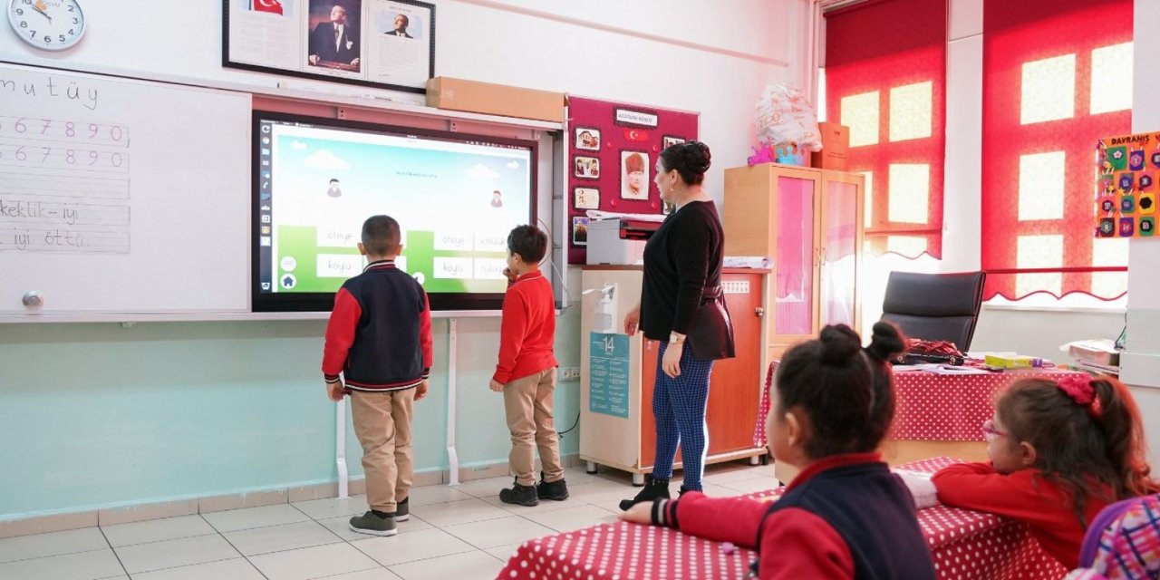 Yeni Müfredat İlkokul Sosyal Bilimler Derslerinde Hangi Konulara Yer verilecek?