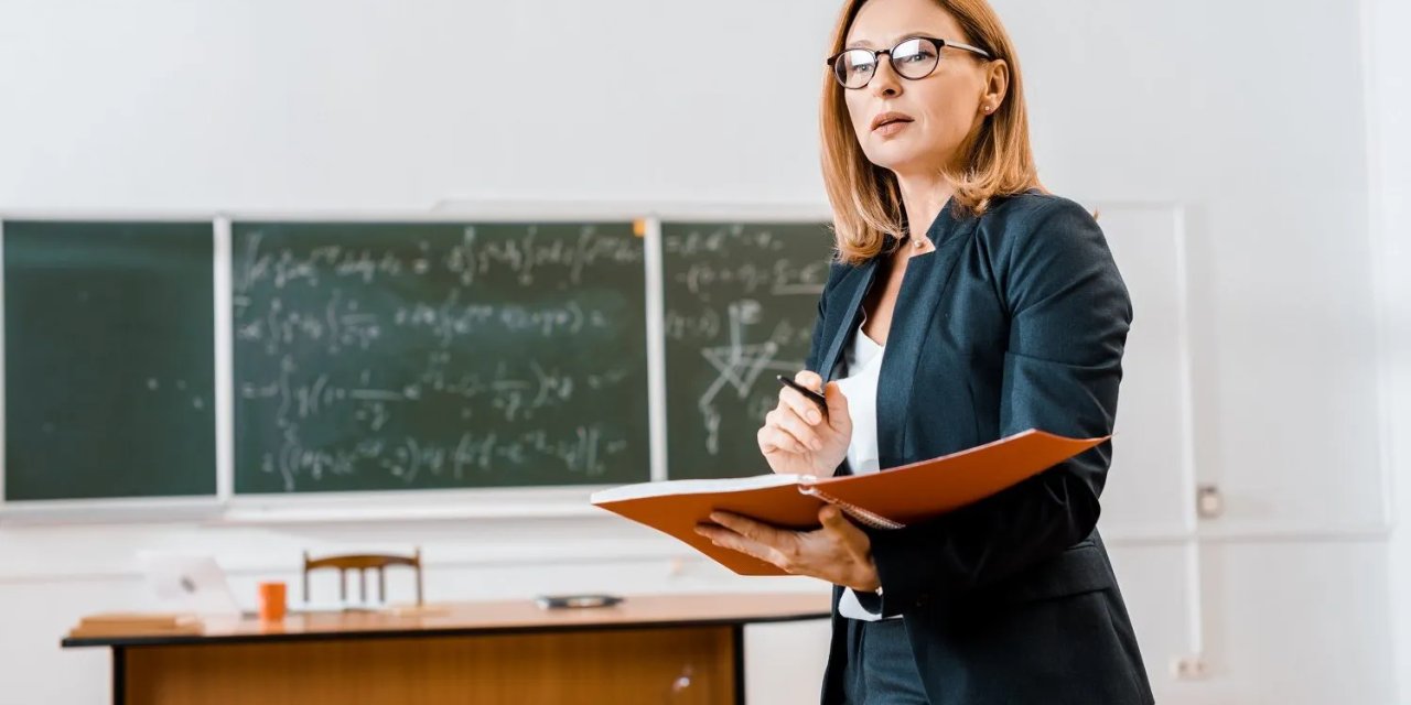 Emekli Öğretmenler Özel Kolejde Çalışabilir mi? Maaş Kesilir mi?