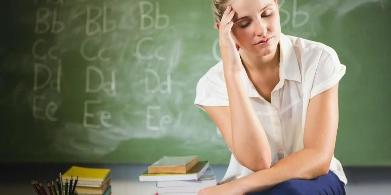 O öğretmenler düz memurluğa çekilecek