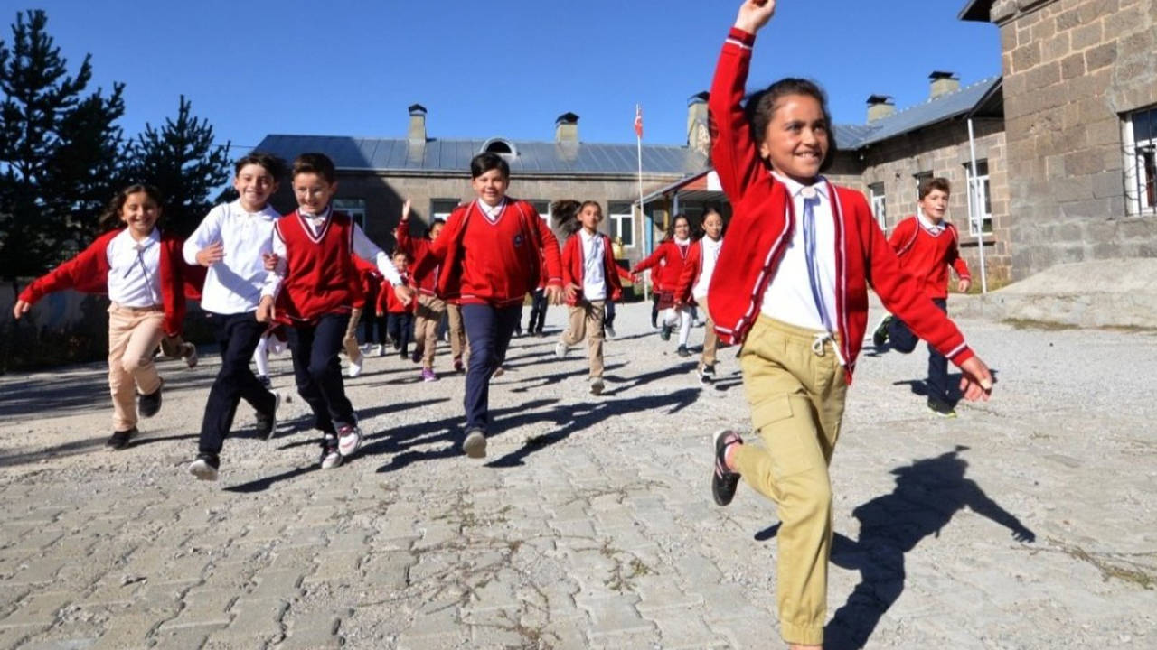 Öğrenciler ve öğretmenlerin için MEB'in ilan edeceği tüm tatil günleri