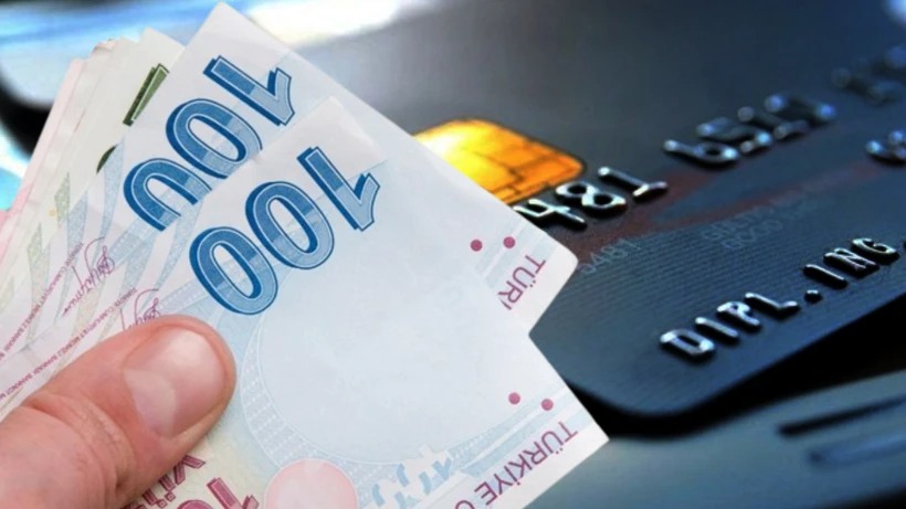 Kredi Kartı Faizlerinde Büyük İndirim! Milyonlarca Kart Sahibini Rahatlatacak Karar Resmî Gazete'de!