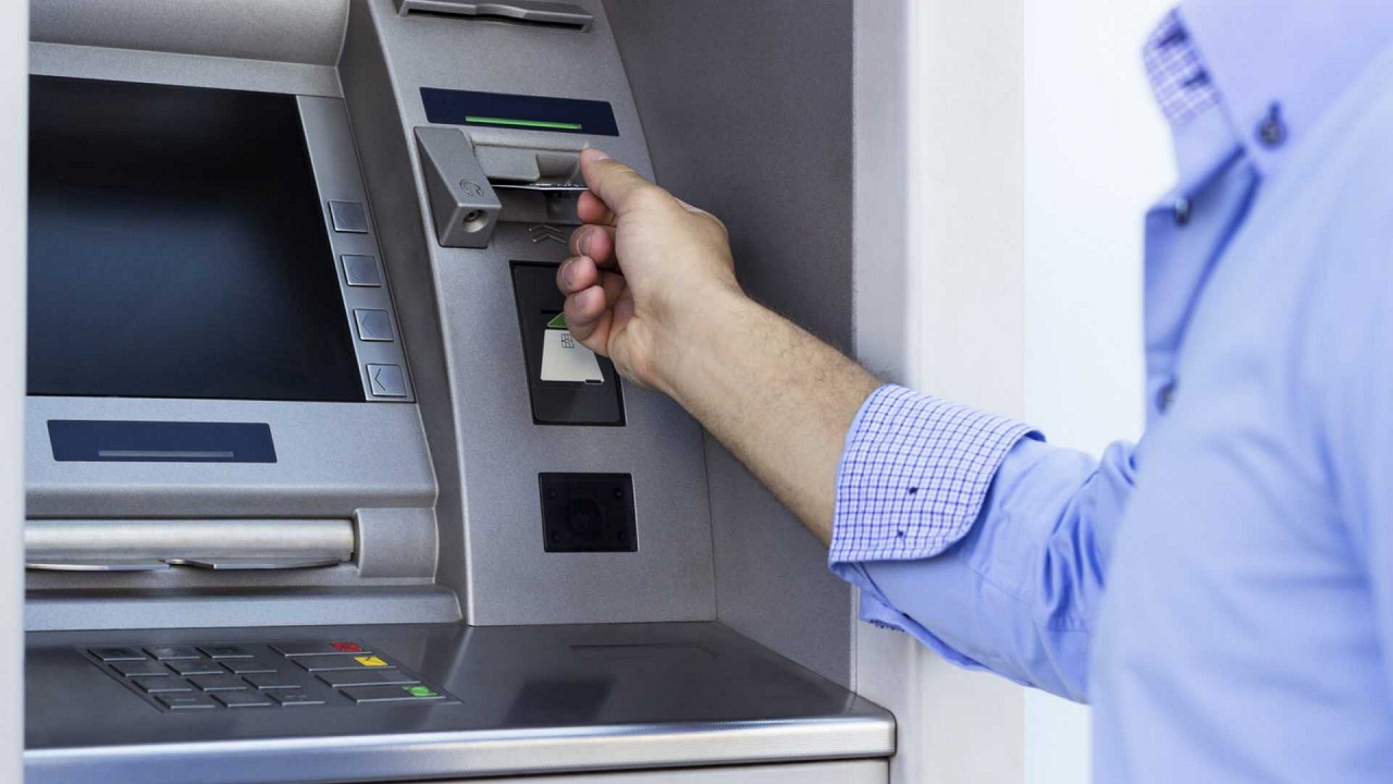 ATM’den Banka Kartı Şifreleri İçin Yeni Dönem Başladı: Şifre Değişimi Zorunlu, Yoksa Paranızı Çekemezsiniz!