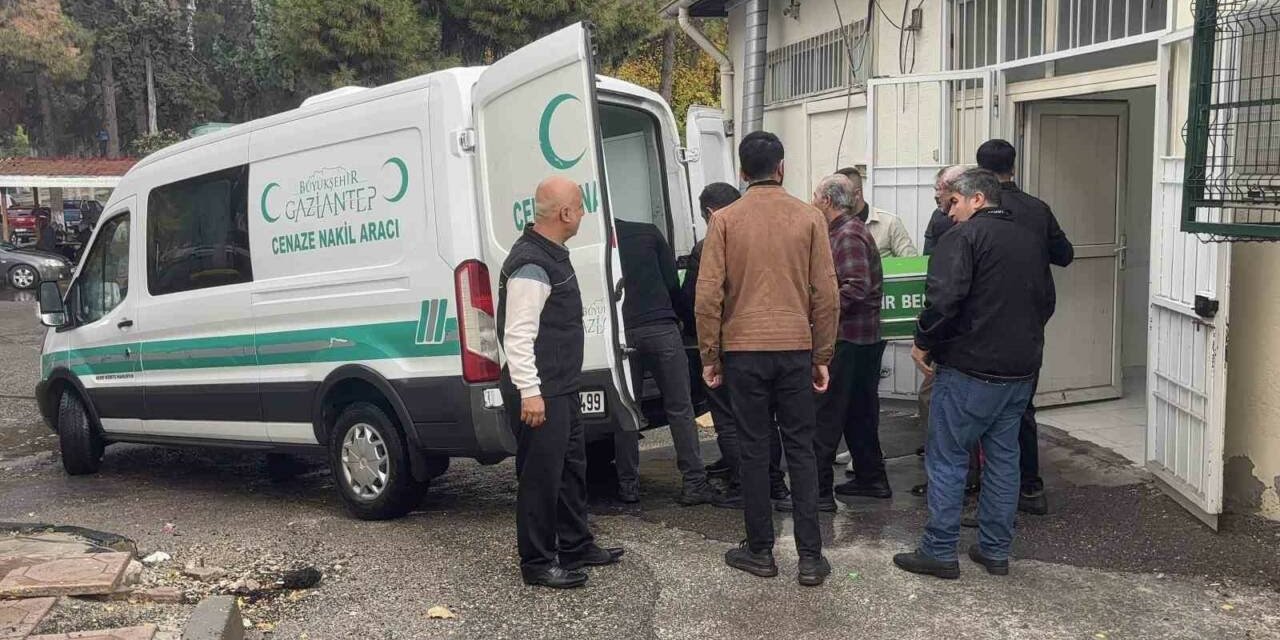 Ders Çıkışı Kalp Krizi Geçiren 43 Yaşındaki Öğretmen Hayatını Kaybetti