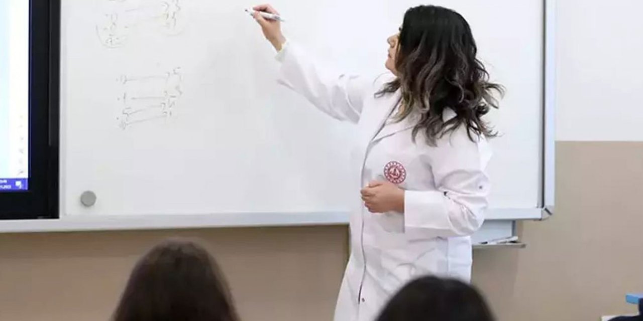 15 Bin Öğretmen Atamasında Tercih Dönemi Yarın Başlıyor: 9.000 Kontenjan O İllere Ayrıldı