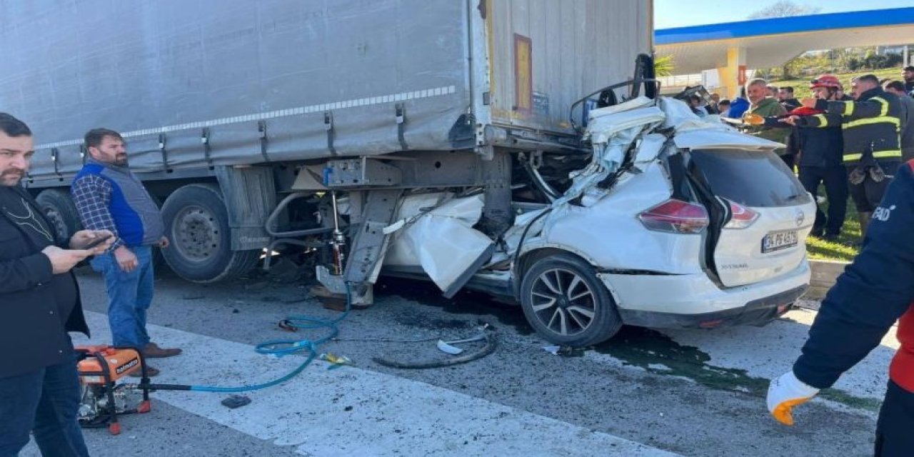 Tıra Çarpan Genç Öğretmen Feci Kazada Yaşamını Yitirdi