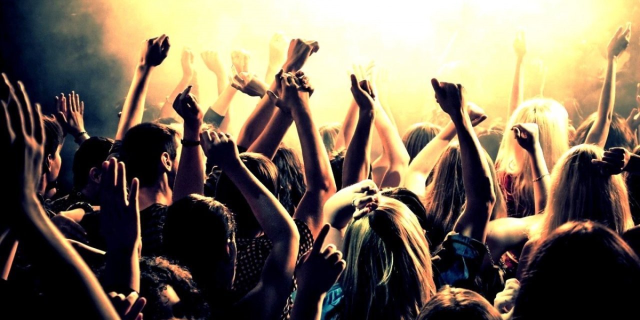 Öğretmenler Okul Yönetimlerinin Etkinliklerini Beğenmeyip Kendileri Parti Düzenleyecek