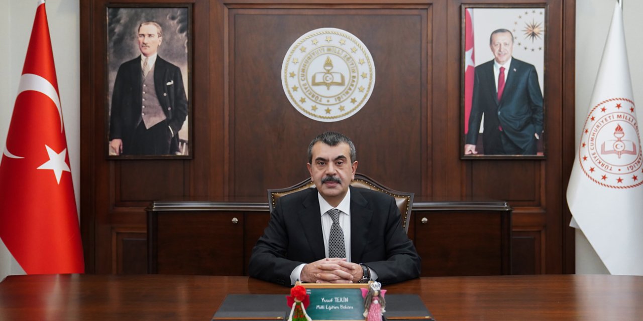 Bakan Tekin'den Öğretmenlere "Hatıran Yeter" Paylaşımı