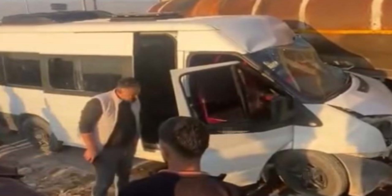 Okul Servisi ve Tanker Çarpıştı: 13 Öğrenci Yaralandı