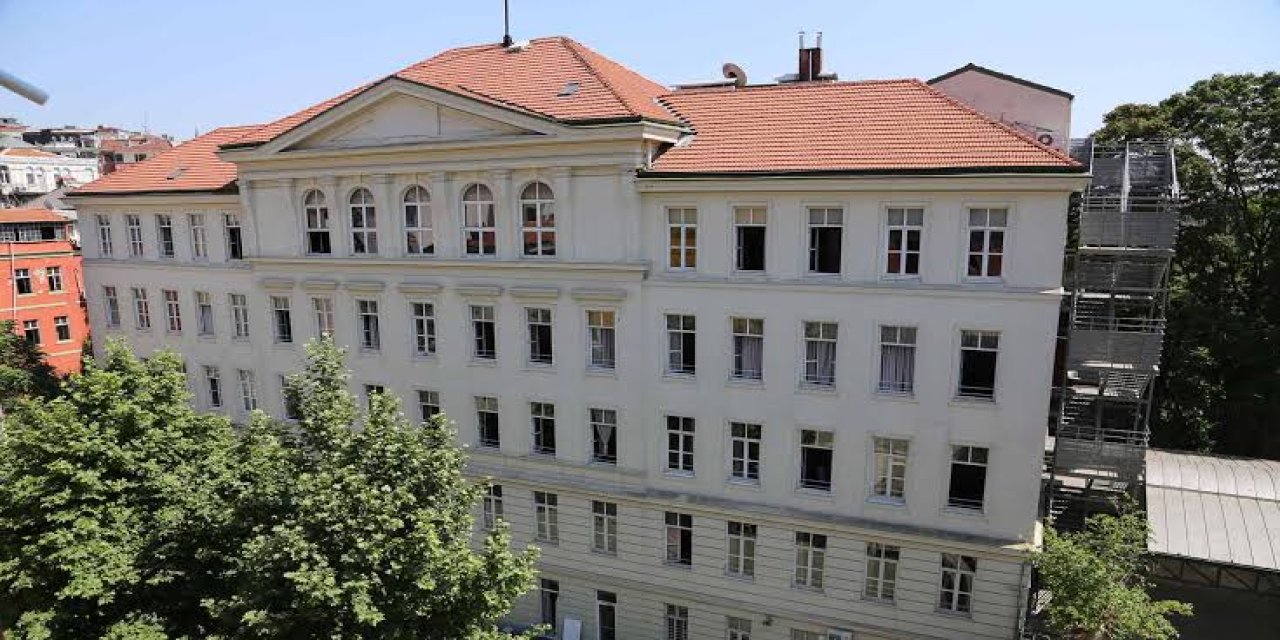 İtalyan Lisesinde Türk Öğretmenlere Yabancı Öğretnenlerden 5 Kat Daha Az Maaş Ödeniyor