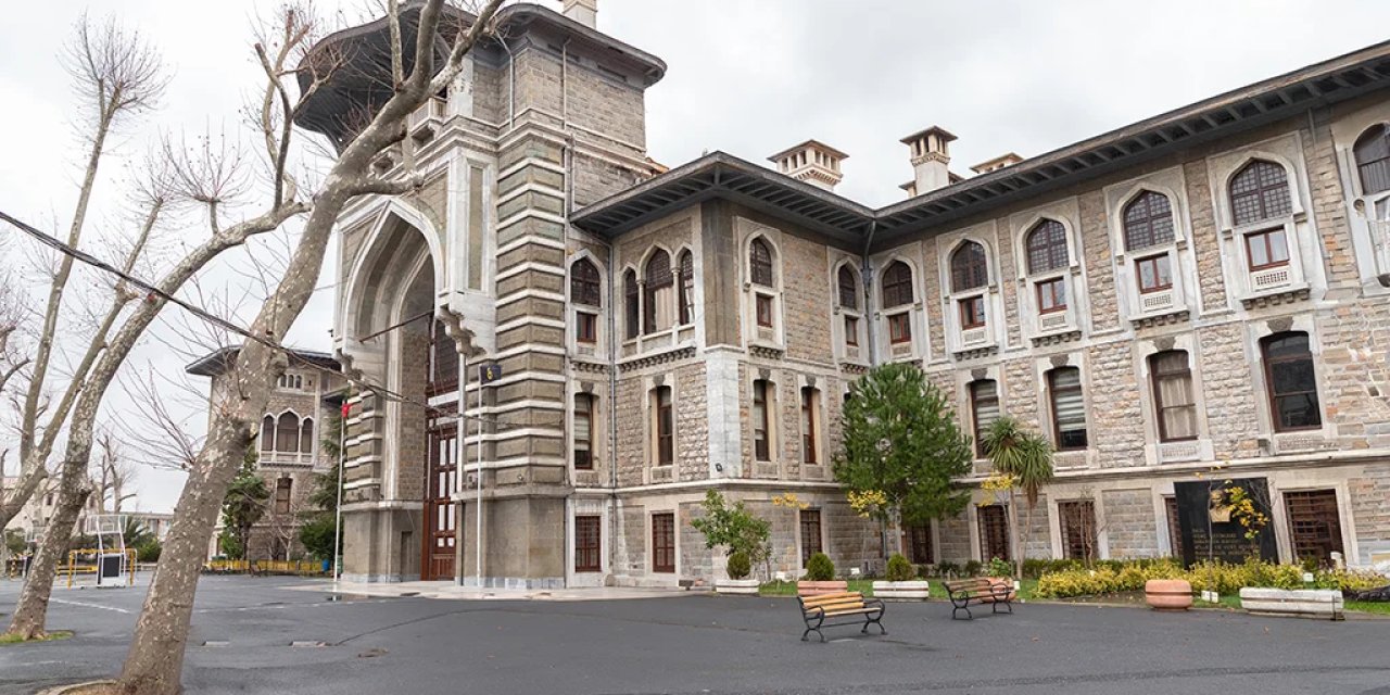 İstanbul Erkek Lisesi’nde patlak veren olayların faturası ağır oldu