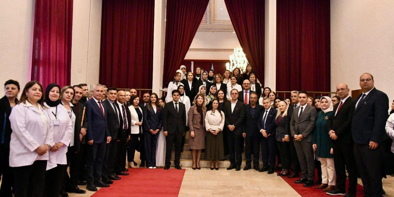 Maneviyat ve Sanat Buluştu: Kutsal Emanetlere Saygı Sergisi Yoğun İlgi Gördü