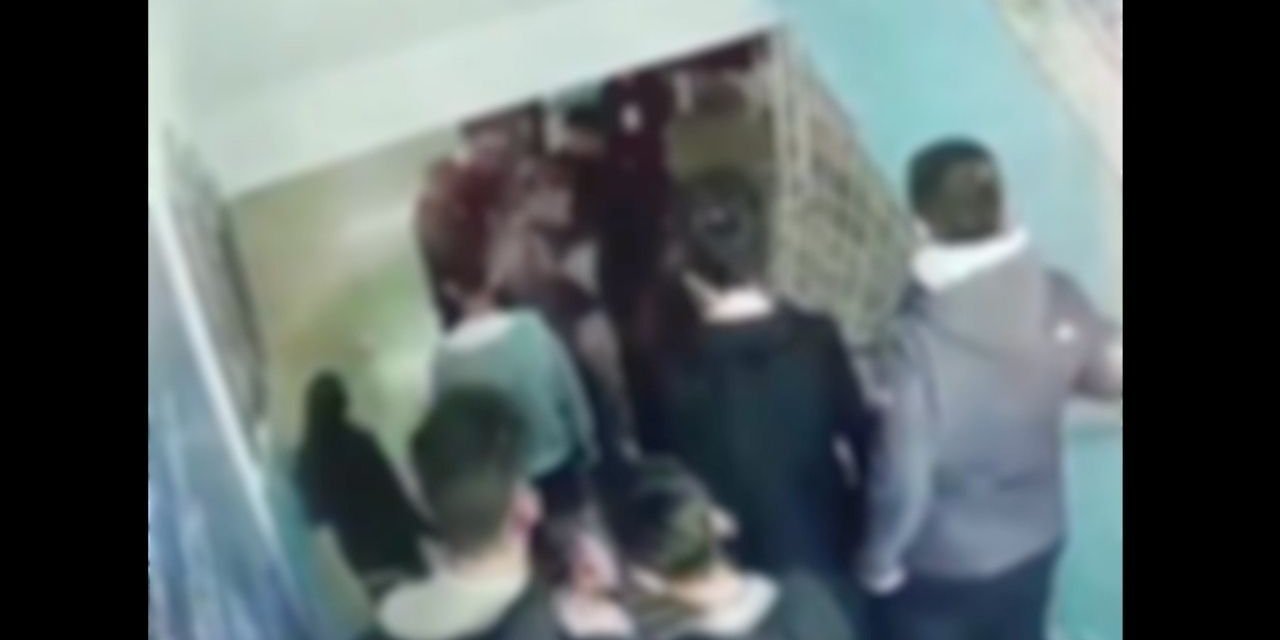 Öğrencisini Korumak İsteyen Öğretmen Veli Tarafında Darp Edildi