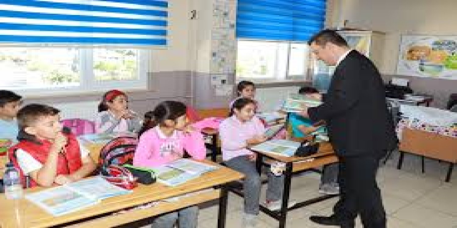Sınıf öğretmeni lisede müdür olabilir mi?