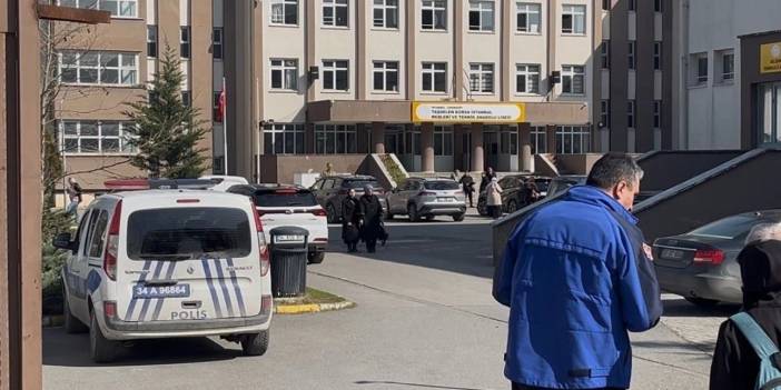 İstanbul'da Lisede Bıçaklı Saldırı: Bir Öğretmen Hayatını Kaybetti