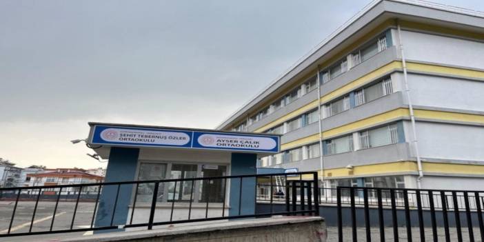 Ayser Çalık Ortaokulu’nda Hüzünlü Taşınma: Yeni Binaya İlk Tabela Asıldı
